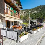 아파트 Monterosa Cozy 200m From - Happy
