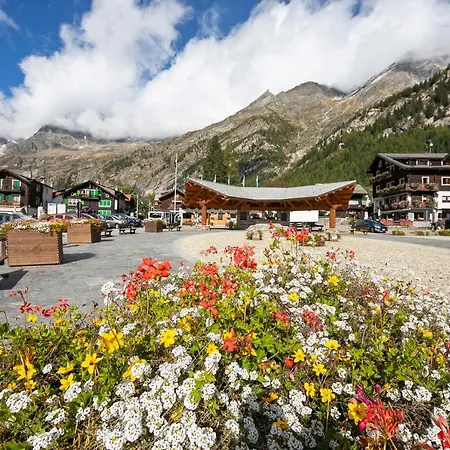 Apartment Monterosa Cozy 200m From - Happy *