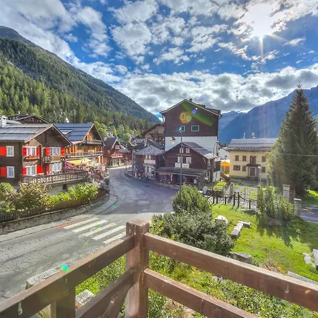 Apartment Monterosa Cozy 200m From - Happy
